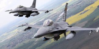 Лфтаки F-16 в повітрі