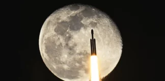 Ракета в космосі