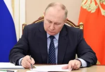 Путін розірвав угоду зі США про знищення плутонію для ядерних боєголовок Путін підписує указ про розрив угоди зі США щодо знищення плутонію для ядерних боєголовок.