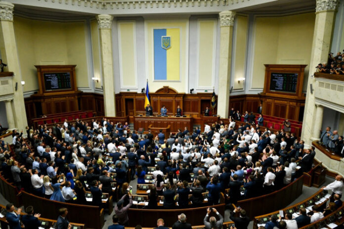 15c7ca1470dd9610853c1ed34337b2f2-wide-big Верховна Рада України під час голосування за законопроєкт.