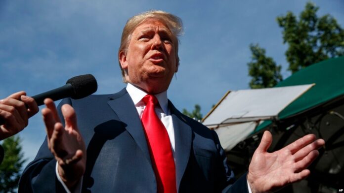 39d051b3-e42c-4ea4-88dc-4543a27c0681_w1080_h608_s Дональд Трамп відповідає журналістам щодо реакції Путіна на передачу Україні ракет Tomahawk.