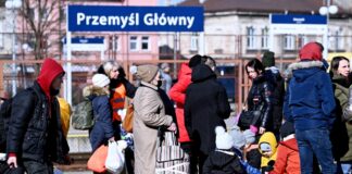 Українські біженці на залізничному вокзалі в Польщі