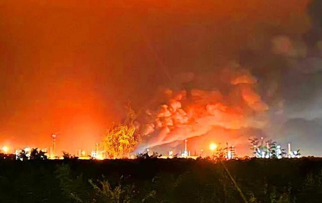 Пожежі на НПЗ MOL в Угорщині та Petrotel-Lukoil у Румунії