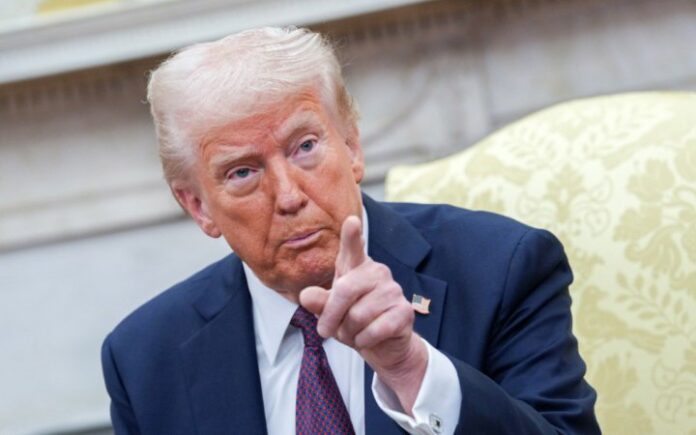 67c1fddd000a2 Дональд Трамп під час пресбрифінгу у Білому домі