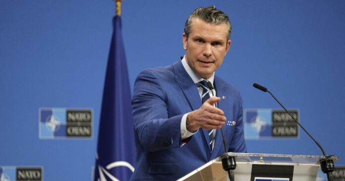 7f2ff4ff1b18cfb2e4111b5c1604b744 Глава Пентагону Піт Гегсет виступає на зустрічі міністрів оборони НАТО в Брюсселі