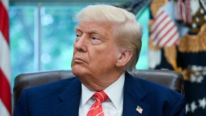 8c62e0e2af75e976 Президент США Дональд Трамп під час пресбрифінгу у Білому домі.