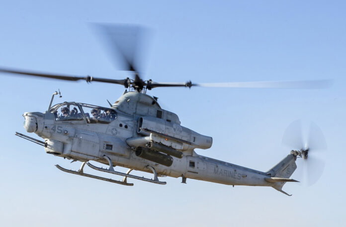 Forward Arming and Refueling Point Американський бойовий вертоліт AH-1Z Viper