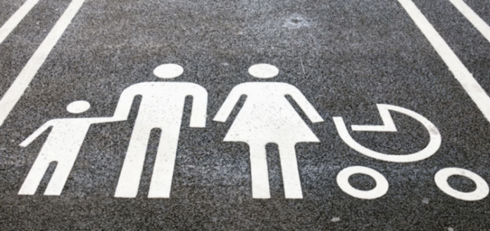 Dodajte-zagolovok-6-750x354 Паркомісце для сімей із маленькими дітьми на парковці