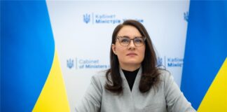 Прем’єрка Юлія Свириденко під час брифінгу