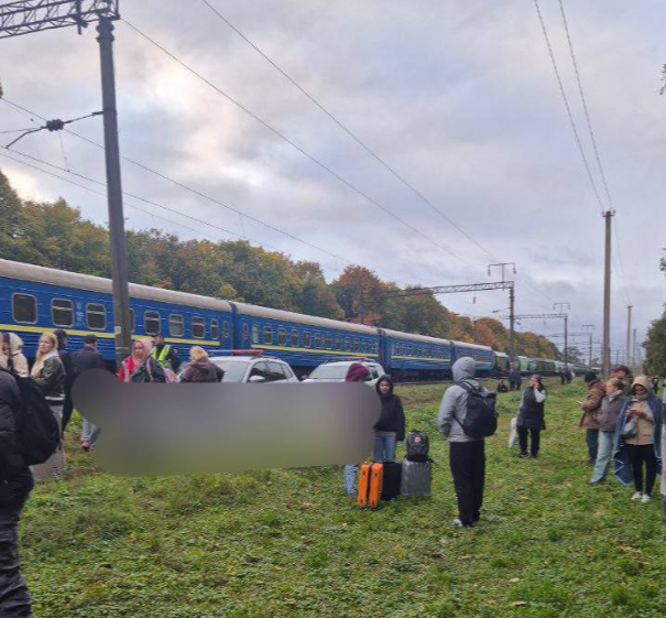 Screenshot_10 Евакуація пасажирів після повідомлення про мінування потяга