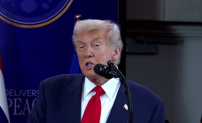 Screenshot_2 Дональд Трамп виступає на пресконференції, де заявляє, що він «любить зупиняти війни».