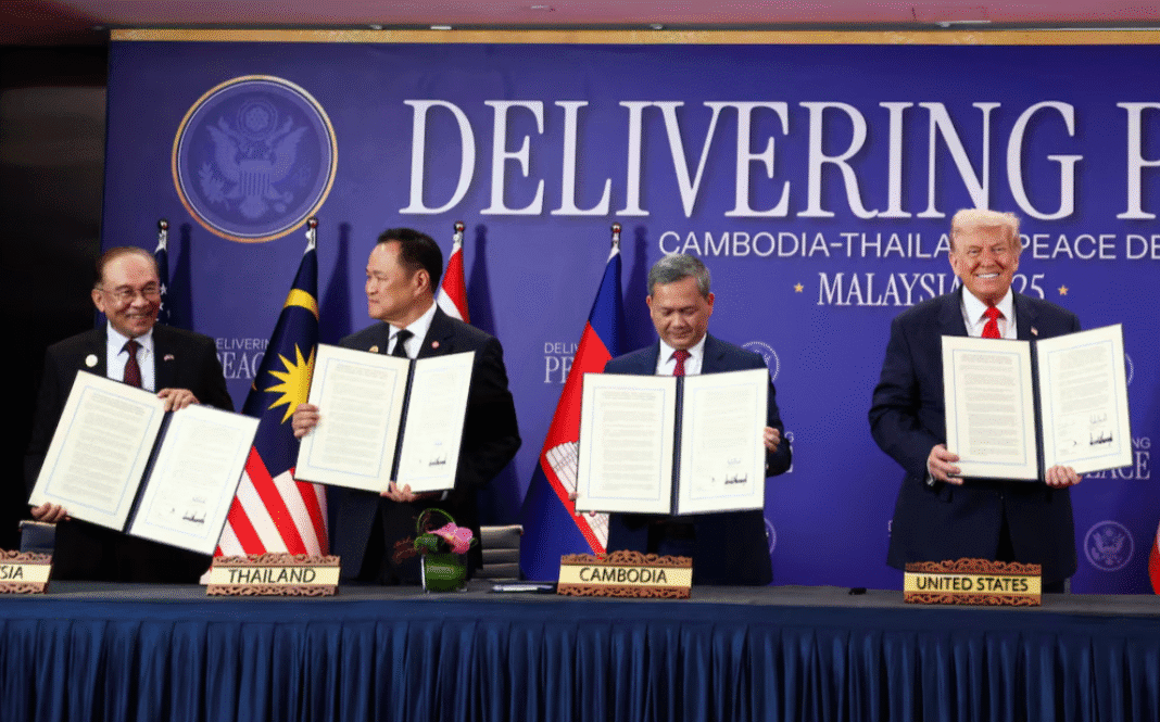 Donald Trump next to Thai leaders Anutin Shinawirakul and Cambodian leader Hun Maneth after signing a ceasefire agreement.