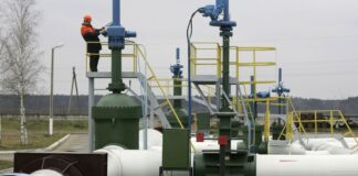 Аварійні бригади відновлюють пошкоджений газопровід після ударів рф