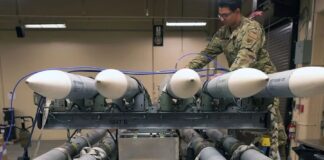 Лінія збирання ракет у США