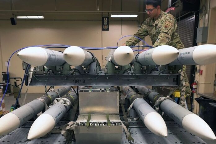 amraam-aim-120-missiles-to-israel_900x600-1 Лінія збирання ракет у США