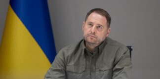 Андрій Єрмак під час брифінгу щодо мирного плану України