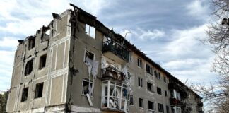 Зруйновані будинки в Покровську