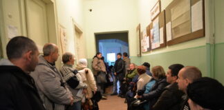 Українці у поліклініці під час сезону грипу та ГРВІ