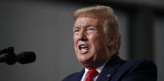 Дональд Трамп виступає з промовою, відповідаючи путіну на заяви про ракету “Буревісник”.