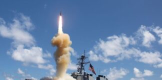 Ракета Tomahawk на пусковій установці ВМС США