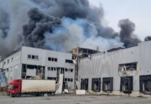 Кабмін запроваджує компенсації бізнесу за збитки від атак РФ Зруйноване виробниче підприємство в Україні після російського обстрілу.