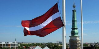 Латвія прапор