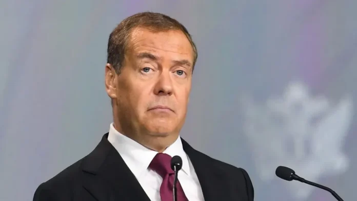medv14 Дмитро Мєдвєдєв під час виступу, 2025 рік