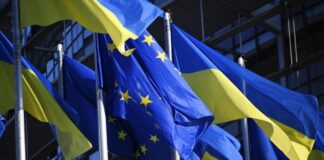 Прапори України та ЄС