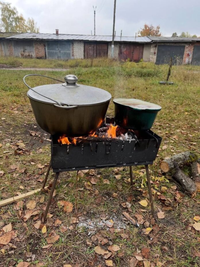 photo_2025-10-07_17-16-36 In Shostka, food is cooked on fire