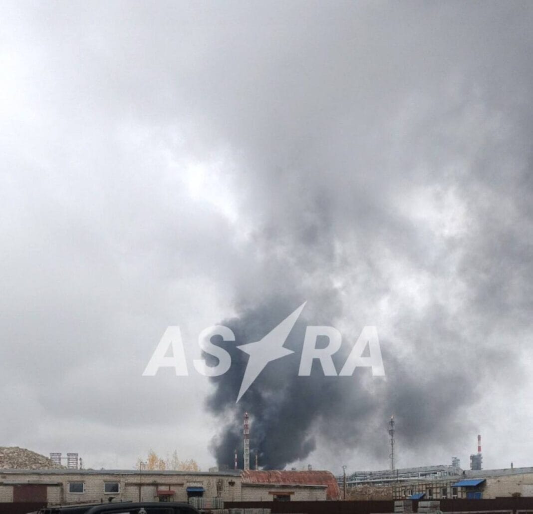 Fire at the Kstovo refinery in the Nizhny Novgorod region after a drone attack.