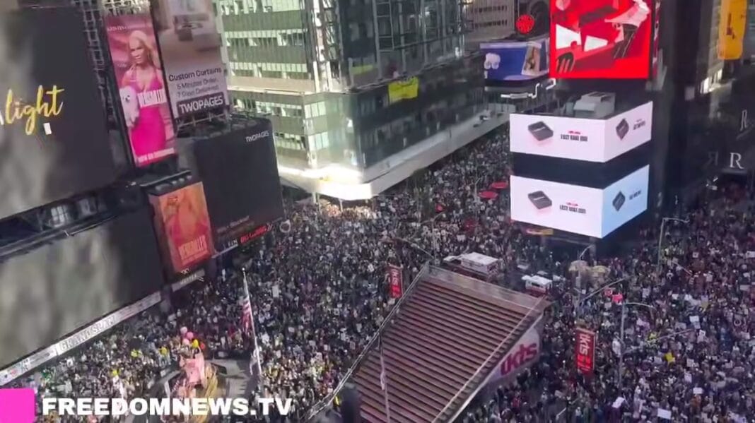 photo_2025-10-18_19-15-41 Протести у Вашингтоні під гаслом «No Kings»