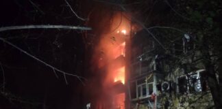 Наслідки атаки дронів на Дніпропетровщині — пожежі у житлових будинках