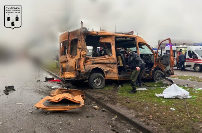 photo_2025-10-21_18-08-51 Наслідки атаки дрона на перехрестя в Сумах: пошкоджені авто