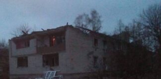 Наслідки після ракетного удару по житловому кварталу Синельниківського району.