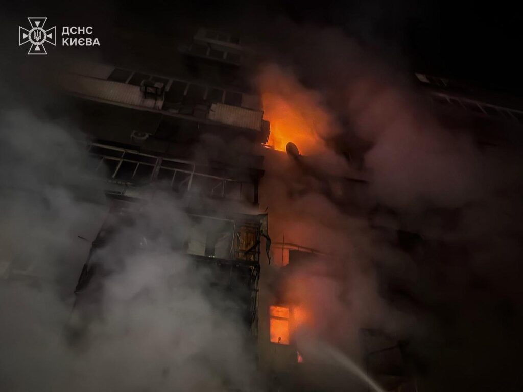 НІЧНА АТАКА ДРОНІВ НА КИЇВ: 3 ЗАГИБЛИХ, 29 ПОРАНЕНИХ 2 photo 2025 10 26 08 18 31
