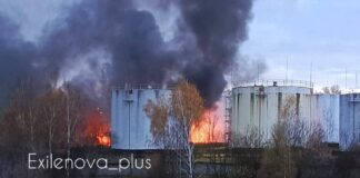 Полум’я і дим над нафтобазою під Москвою — наслідки ймовірної атаки дрона в Серпухові.
