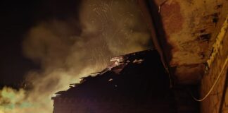 Пожежа після нічного обстрілу на Дніпропетровщині