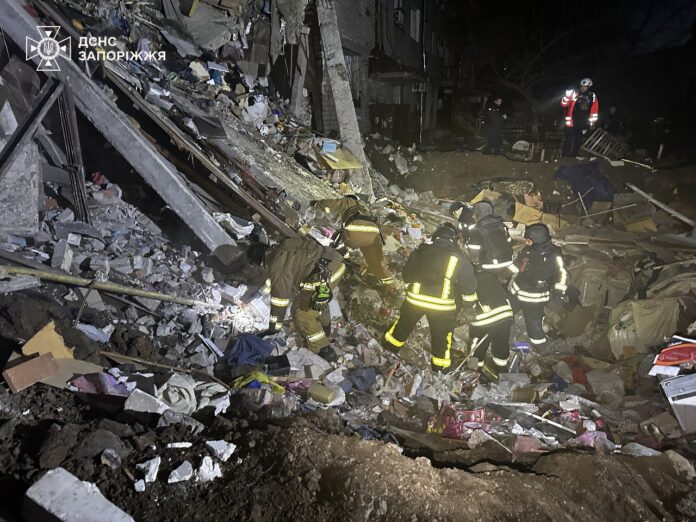 photo_2025-10-30_11-05-02 Наслідки удару по житлових кварталах: пожежі, руйнування та розбір завалів