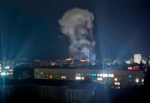 Росія вдарила по телевежі в центрі Чернігова Дим після удару по телевежі в центрі Чернігова