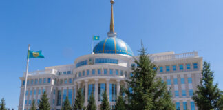 Будівля парламенту Казахстану в Астані