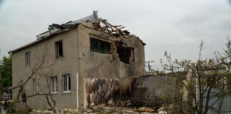 Зруйноване житло після російських обстрілів