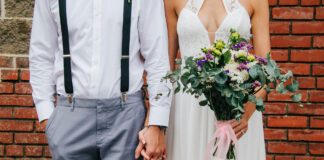 Українка та поляк під час весільної церемонії