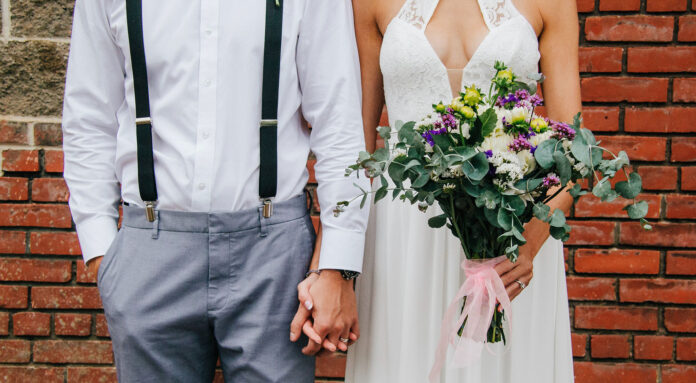 Українка та поляк під час весільної церемонії