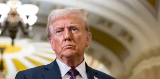 Дональд Трамп під час пресконференції у Вашингтоні, де заявив про скорочення закупівель російської нафти Китаєм і Індією.