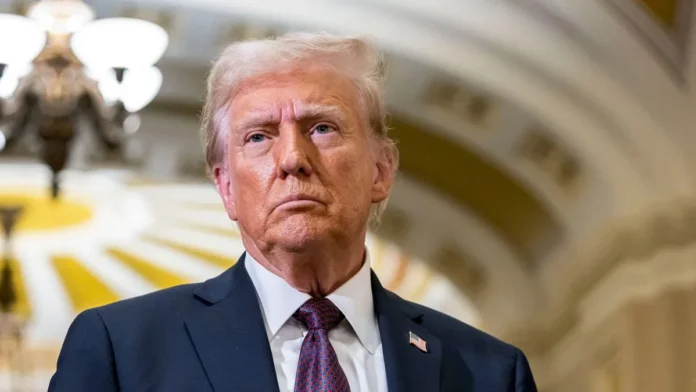tramp_2025_gettyimages_2192426947_f5e659dc6a01650563cb64b41636ba38_1200x675 Дональд Трамп під час пресконференції у Вашингтоні, де заявив про скорочення закупівель російської нафти Китаєм і Індією.