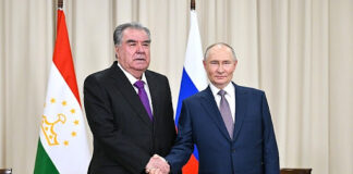 Президент Таджикистану Емомалі Рахмон вітає Володимира путіна