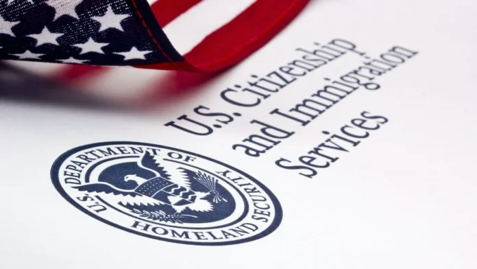uscis-flag Українці в США