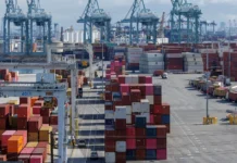 Китай став найбільшим торговим партнером Німеччини Контейнерний термінал у Китаї