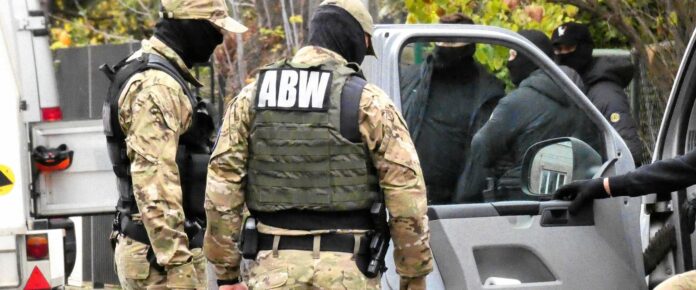 z32294142IDR,Kurier-GRU-Wladyslaw-D--mieszkal-z-dziewczyna-w-Ka ГУР планували теракти в Європі