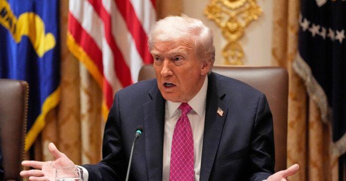 0b7e269e001e704664d4ccca531d35b3 Donald Trump during a meeting at the White House